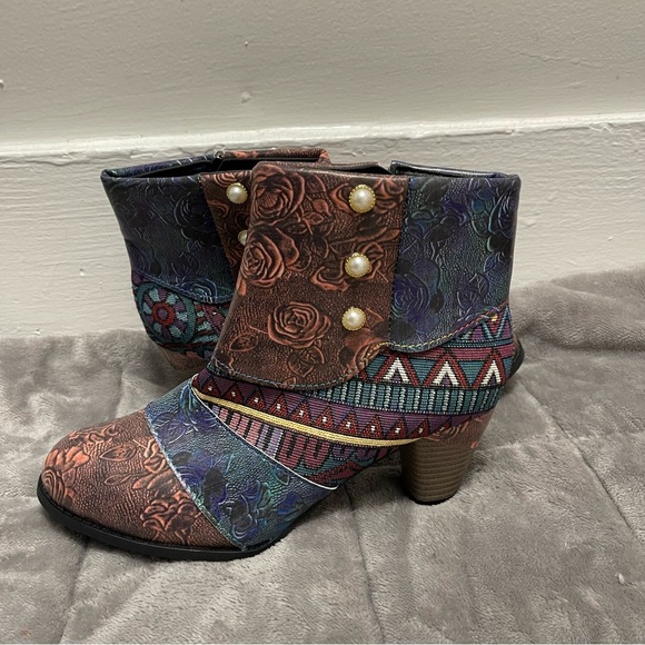 Art Work Faux Leather Colorful ArtsyCuff Ankle Boots / US SIZE 10 - Picture 2 of 8